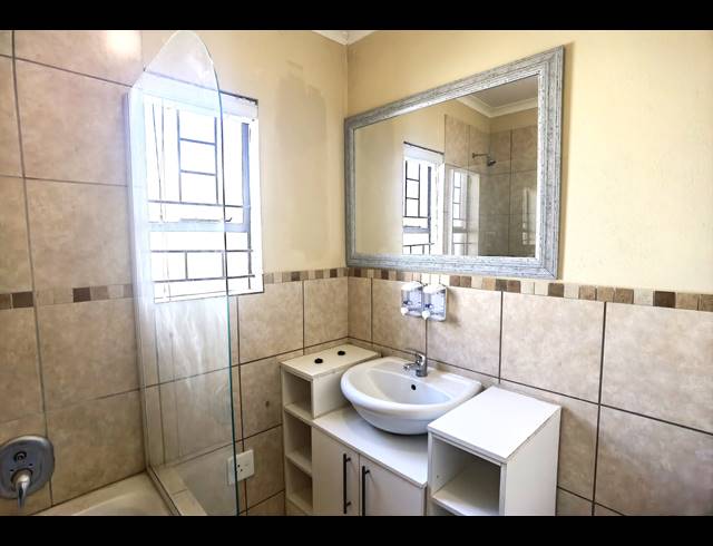 3 BEDROOM FREESTANDING FOR SALE IN KOSMOSDAL